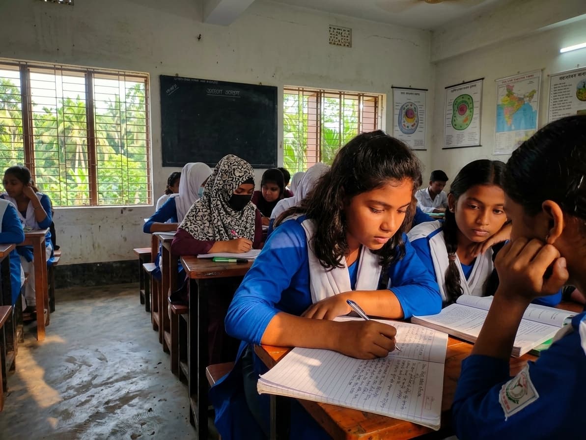 একাদশে ভর্তি শুরু হতে পারে ২ সেপ্টেম্বর: ২৫ লাখ আসনের দেশে লড়াই হবে পছন্দের কলেজের জন্য