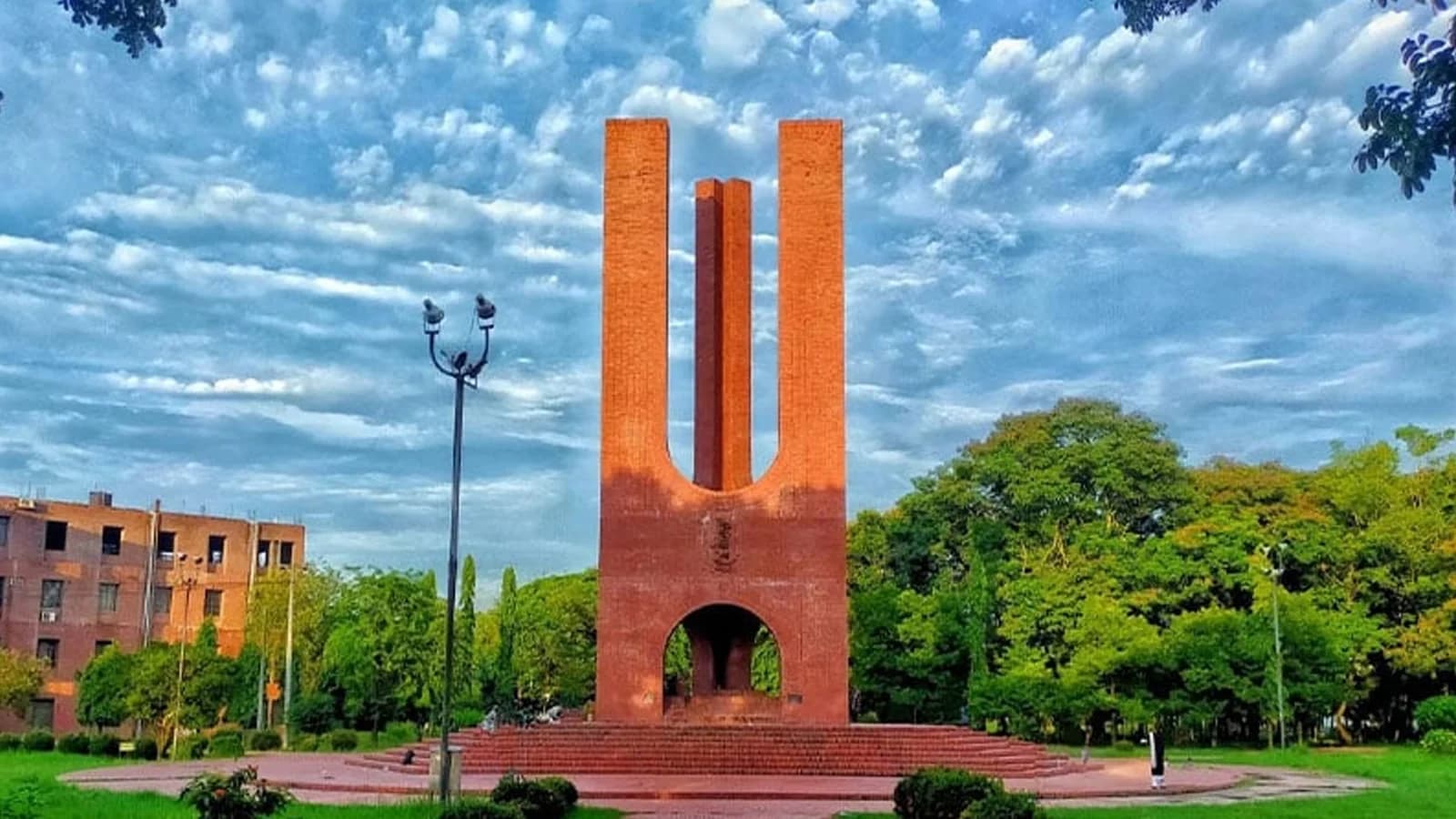 জাহাঙ্গীরনগর বিশ্ববিদ্যালয়: সবুজের রাজ্যে, পাখির শহরে আর স্বপ্নের ক্যাম্পাসে এক নতুন জীবনের শুরু
