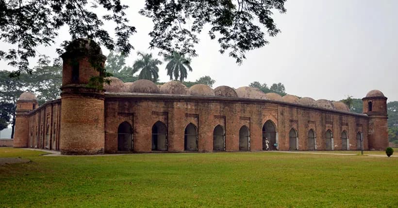 ষাট গম্বুজ মসজিদ: বাংলার মাটিতে মধ্যযুগের এক অসাধারণ স্থাপত্য বিস্ময়
