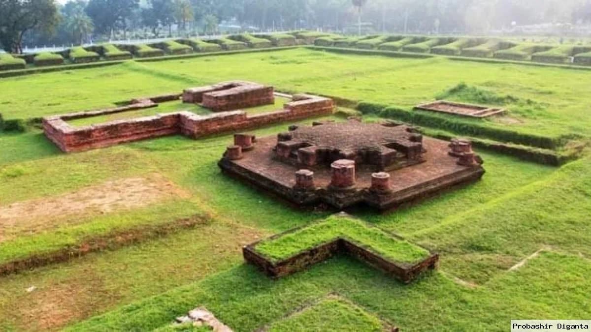 ময়নামতি: লালমাটির পাহাড়ে লুকিয়ে থাকা প্রাচীন বাংলার বৌদ্ধ সভ্যতার গল্প
