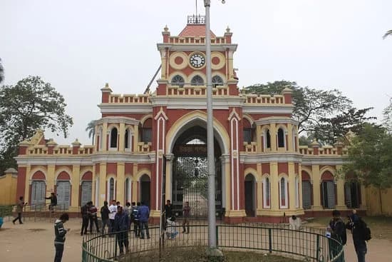 দিঘাপতিয়া রাজবাড়ি: রাজবাড়ি থেকে উত্তরা গণভবন হয়ে ওঠার গল্প