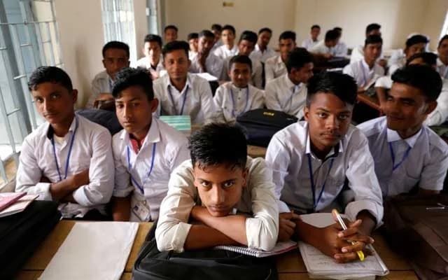 শতভাগ জিপিএ-৫ নিশ্চিত করতে ১০১ শিক্ষার্থীকে পরীক্ষার বাইরে রাখার অভিযোগ, ব্যাখ্যা নিয়ে প্রশ্ন